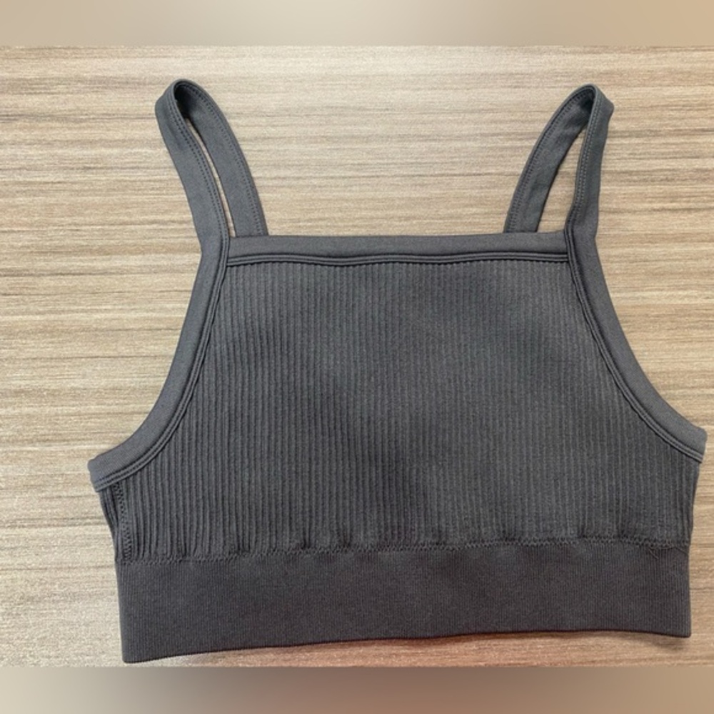 4 for $25 🩶 Harlow Dark Grey Ribbed Sports Bra Size L 🩶